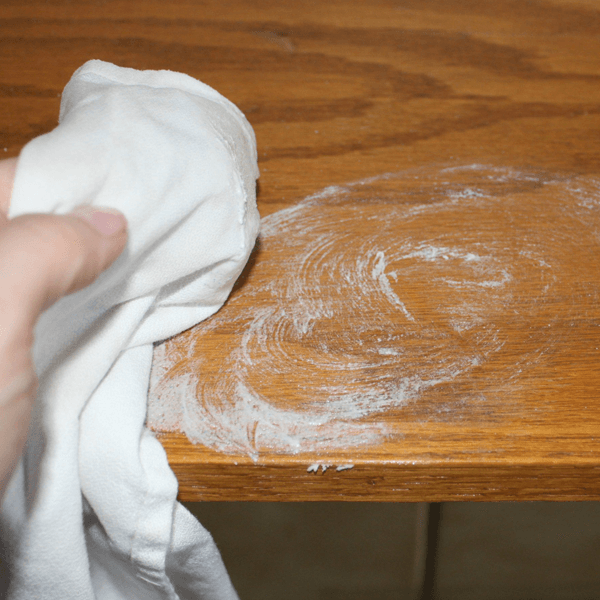 Ahşap Mobilyalardaki Yağ Lekeleri İçin 7 Pratik Çözüm : Kapak Görseli